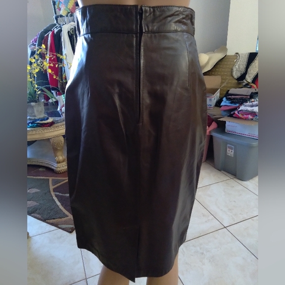 VINTAGE LEATHER SKIRT DK. BROWN (WAIST 13 IN.) BY TOFFS PERFECT CONDITION - Picture 2 of 7